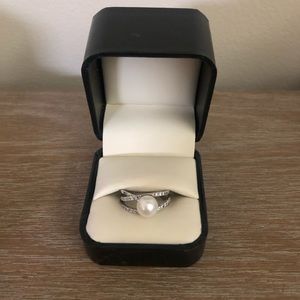 Single pearl ring with CZ - size 7